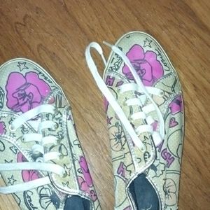 Iam selling my coach shoes